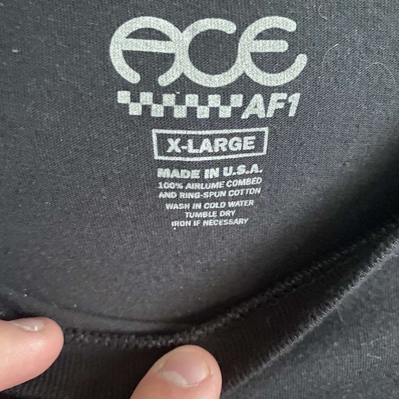 Just selling a nice shirt. Great brand. - Picture 3 of 3